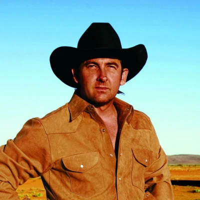 Lee Kernaghan/Guy Sebastian/John Schumann/Lisa McCune/Fred Smith/Ben Roberts-Smith Spirit Of The Anzacs (Deluxe)