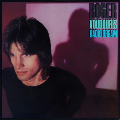 歌手 Roger Voudouris