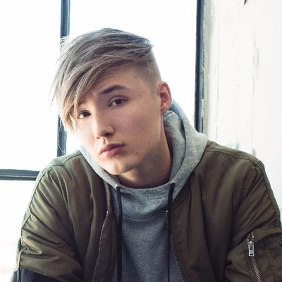 歌手 Isac Elliot