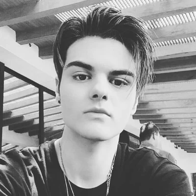 歌手 Abraham Mateo