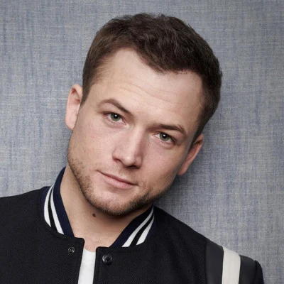 歌手 Taron EgertonElton John