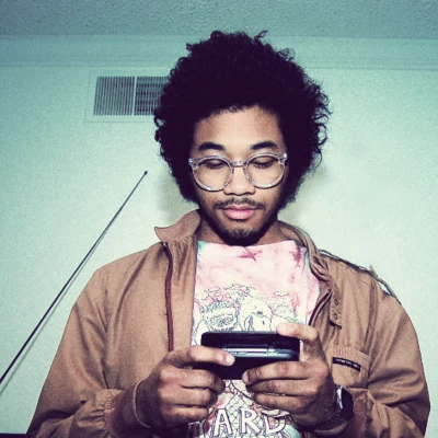 歌手 Toro y Moi