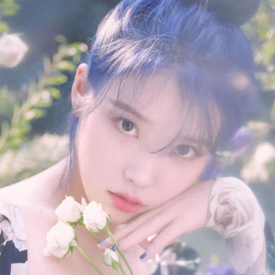 歌手 IU