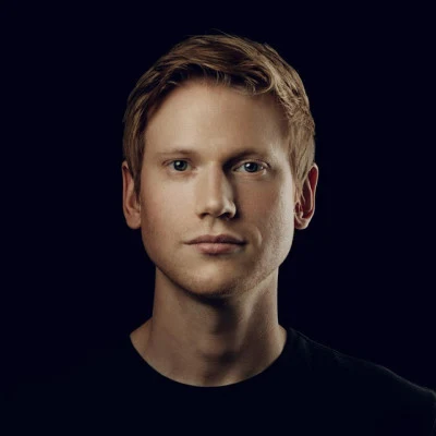 歌手 Bjorn Akesson