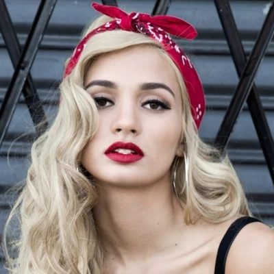 歌手 Pia Mia