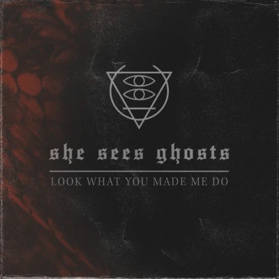 歌手 She Sees Ghosts