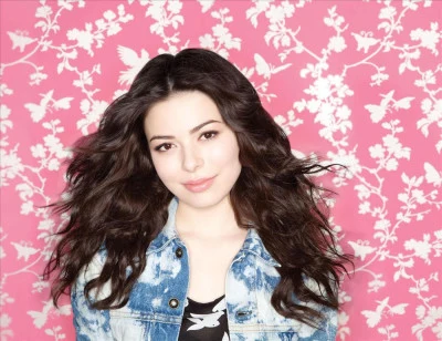 Miranda Cosgrove High Maintenance