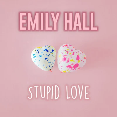 歌手 Emily Hall