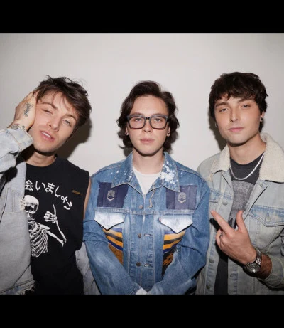 歌手 Emblem3