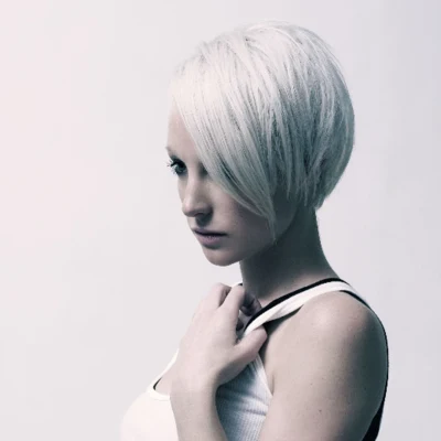 歌手 Emma Hewitt