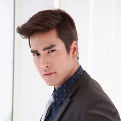 歌手 Nadech Kugimiya