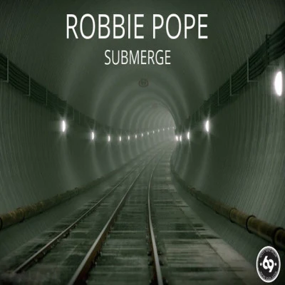 歌手 Robbie Pope