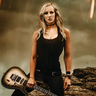 歌手 Nita Strauss