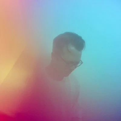 歌手 Tom VekDe Lux