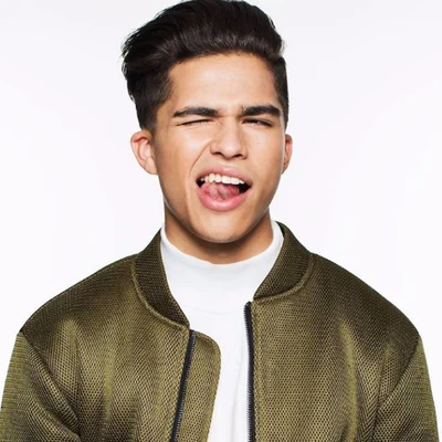 歌手 Alex Aiono